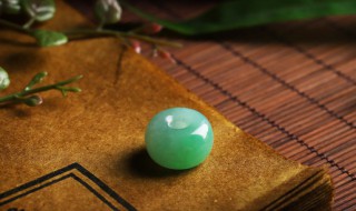 八三玉和翡翠的区别 八三玉和翡翠有什么区别