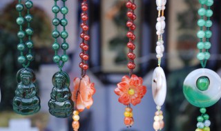 鉴别翡翠的真假 怎样鉴别翡翠的真假