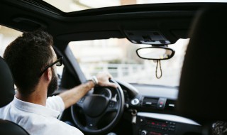 汽车窗户缝怎么洗 汽车车窗夹缝怎么清洗