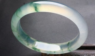 冰种翡翠飘花值钱吗 冰种飘花翡翠价格冰种飘