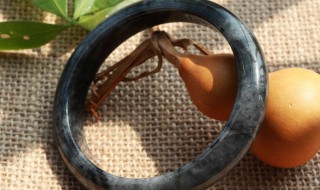 乌鸡翡翠功效与作用（乌鸡翡翠的功效和作用）