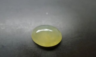 黄翡翠的功效与作用 黄翡翠功效与作用黄翡手镯