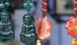 冰种翡翠吊坠价格（冰种翡翠吊坠价格及图片欣赏）