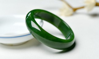 翡翠的主要成分是什么（翡翠成分）