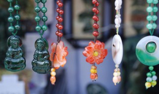 冰种翡翠观音 冰种翡翠观音吊坠一般多少钱