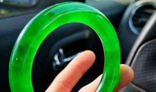 翡翠手镯冰种绿（冰种淡绿色翡翠手镯）