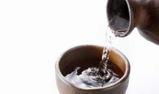 中国的白酒可以加什么呢（怎样的白酒）