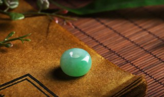 翡翠起胶是什么意思 翡翠起胶是怎么样的?