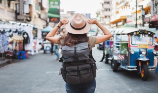 如何避免在旅途中感冒（旅游途中感冒怎么办）