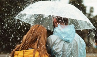 做梦梦见下大雨（做梦梦见下大雨淋湿自己）