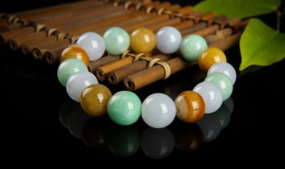 女带翡翠有什么讲究 女孩戴翡翠好不好