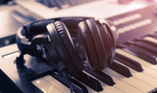 baby你不要走好不好留下来吧是什么歌 baby不要走歌词