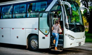 如何在长途旅行的车里打发时间 在车上怎么打发无聊的时间?