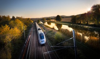 高铁错过了改签要钱吗手续费(高铁可改签吗?要手续费吗?)