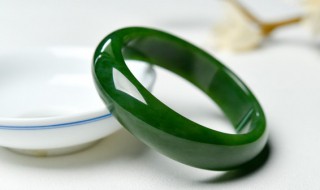 冰种翡翠玉镯（冰种翡翠玉镯子）