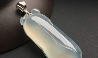 玻璃冰种翡翠 玻璃冰种翡翠镯子一般价格