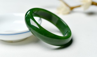 冰种翡翠手镯价格 冰种翡翠手镯价格2000