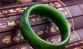 冰种油青翡翠价格（翡翠冰种油青色值钱吗）