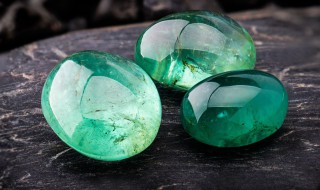 冰种满绿翡翠价格（冰种全绿翡翠价格）