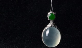 翡翠的好处和作用（翡翠的好处与作用）