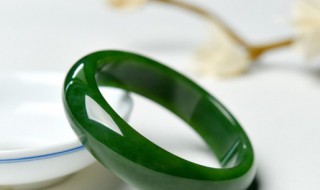 冰种翡翠棉絮多（冰种翡翠棉絮多了是不是就不值钱了）