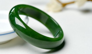 糯种翡翠手镯多少钱（糯化种翡翠手镯一般多少钱）