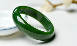 冰糯种翡翠值钱吗（翡翠糯种值钱还是冰种值钱）