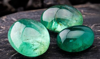 翡翠冰种飘花（天然冰飘花翡翠是冰种吗）