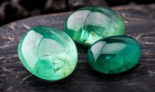 冰种翡翠是天然的吗（冰种翡翠和天然翡翠区别）