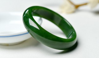 怎样识别真假翡翠 怎样识别真假翡翠粒手串