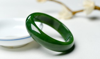 翡翠玉的功效与作用（翡翠玉的功效与作用,同价位有区别吗?）