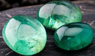 玉和翡翠的区别那个好 翡翠和玉哪个好