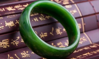 如何分辨翡翠好坏（怎么分辨翡翠好坏）