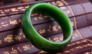 翡翠绿色代表什么寓意 翡翠绿色的寓意什么