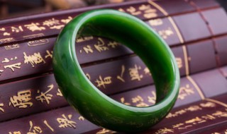 种水好的翡翠镯子（怎么挑选种水好的翡翠手镯）