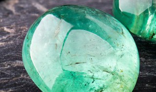 翡翠飘绿好不好（翡翠飘绿好还是不飘绿好）