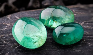 翡翠带底色好不好 翡翠什么底色最好