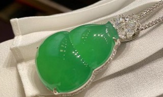 翡翠葫芦吊坠的寓意 翡翠葫芦吊坠的寓意和象征