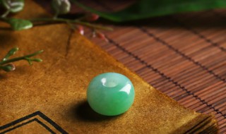 翡翠葫芦挂件的寓意和象征（翡翠葫芦寓意和象征意义）