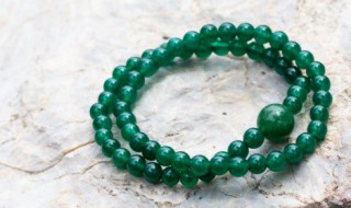 怎样保养翡翠颜色更亮（翡翠玉镯怎样保养才亮）