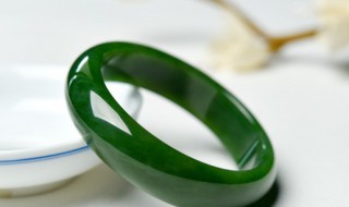 如何挑选翡翠戒面 翡翠戒面的要求
