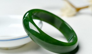 玛瑙和翡翠哪个值钱（玛瑙和翡翠哪个值钱回收）