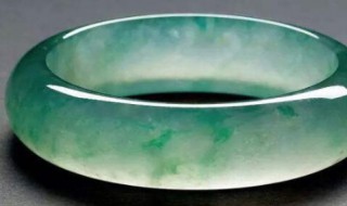 翡翠镯子戴在那只手好 翡翠镯子戴在什么手好