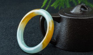 翡翠手镯带哪个手好（翡翠手镯适合戴哪个手）