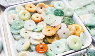 和田和翡翠哪个更好（和田和翡翠哪个更贵）