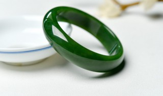 女人戴翡翠玉镯的好处 女人戴翡翠玉手镯有什么好处