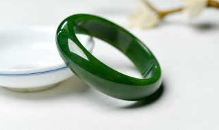 翡翠和羊脂玉哪个好 翡翠和羊脂玉哪个好?