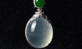 戴翡翠吊坠的好处（戴翡翠吊坠的好处有哪些）