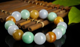 佩带翡翠的好处（佩戴翡翠的好处和功效）
