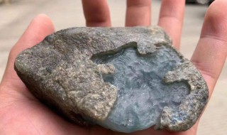 莫西沙翡翠原石 莫西沙翡翠原石打灯有黄雾